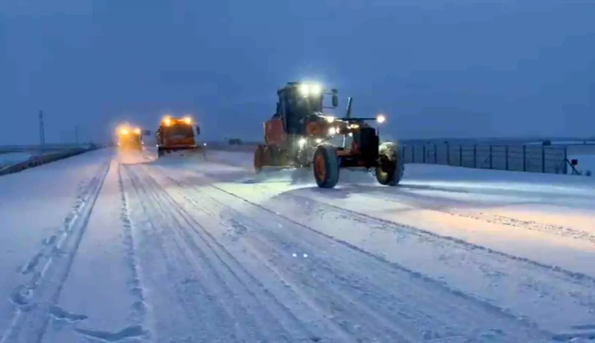 Aşkale’de Kar Temizleme Çalışmaları Başladı