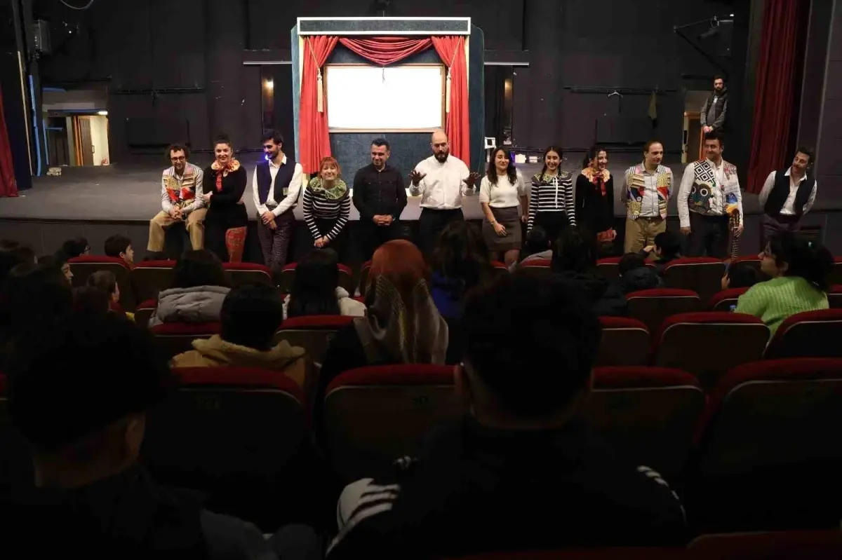 Sahneye Renk Geldi Projesi