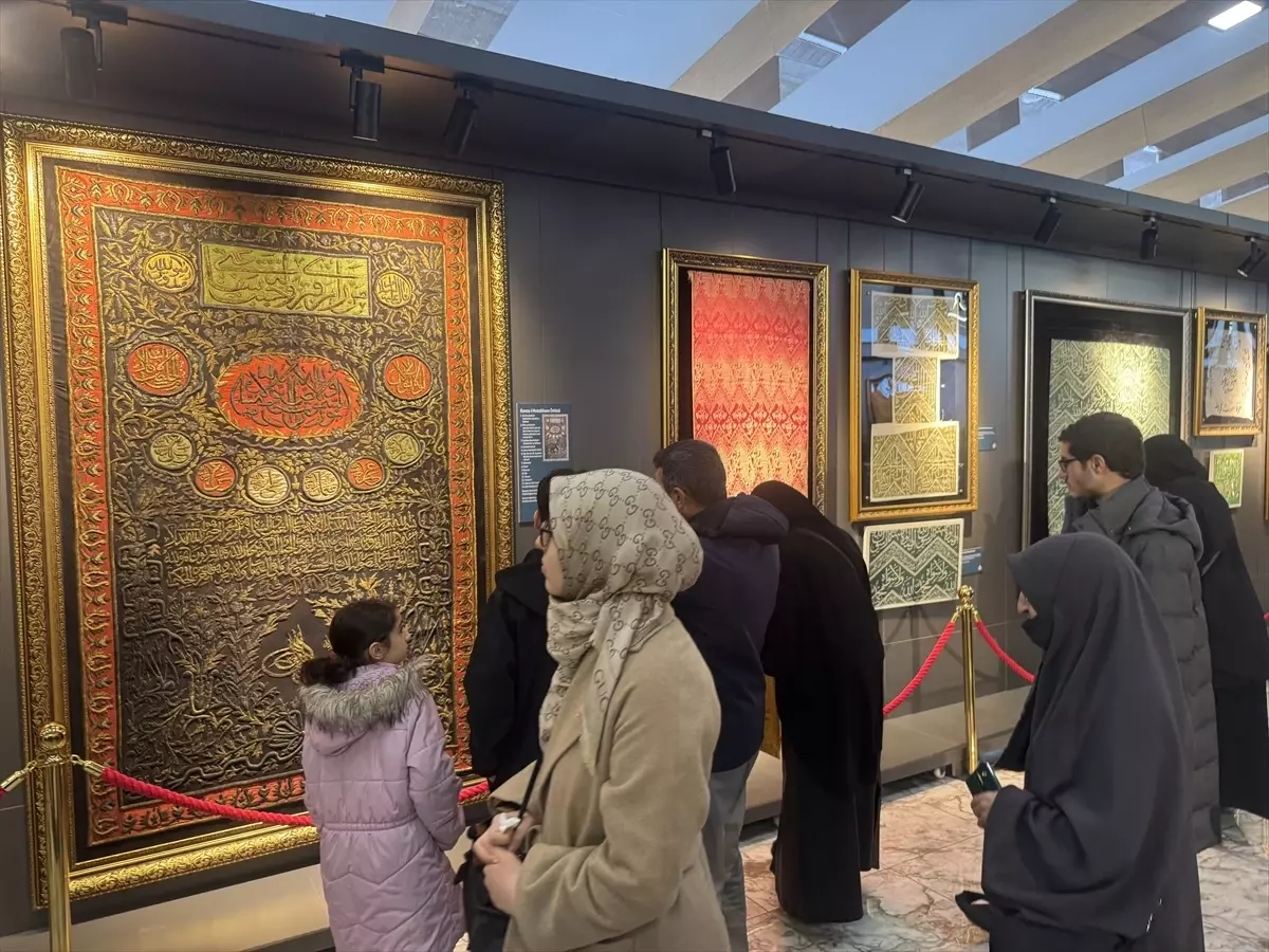 Erzurum’da Kutsal Emanetler Sergisi Yoğun İlgi Görüyor