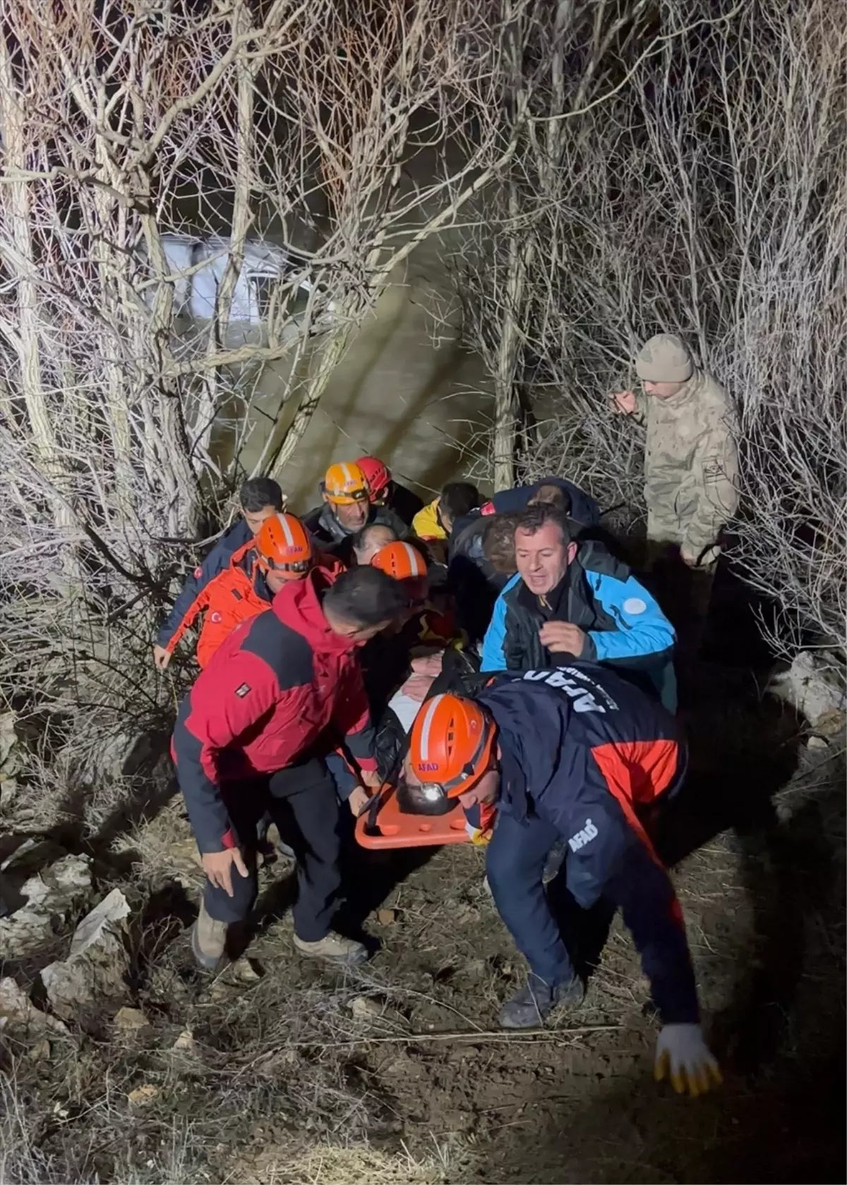 Erzurum’da Nehre Düşen Sürücü Kurtarıldı